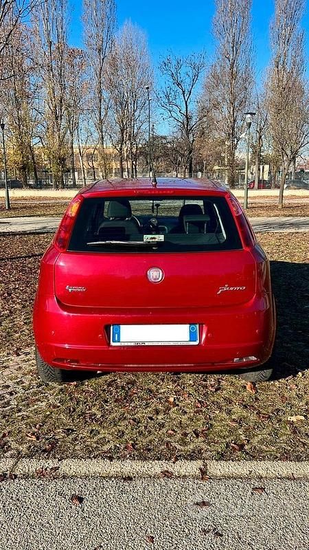 Usata Fiat Grande Punto Active 77 CV (56 kW) 2010 Utilitaria