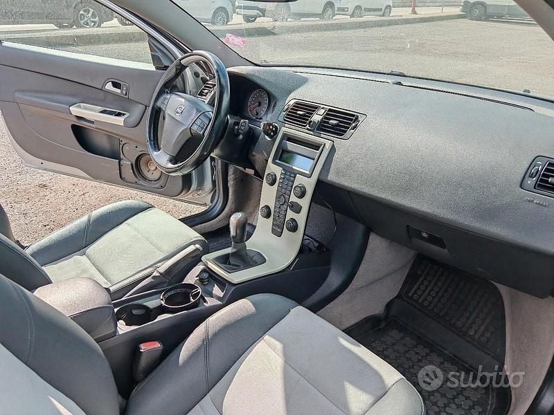 Usata Volvo C30 Momentum 109 CV (80 kW) 2007 Grigio Utilitaria