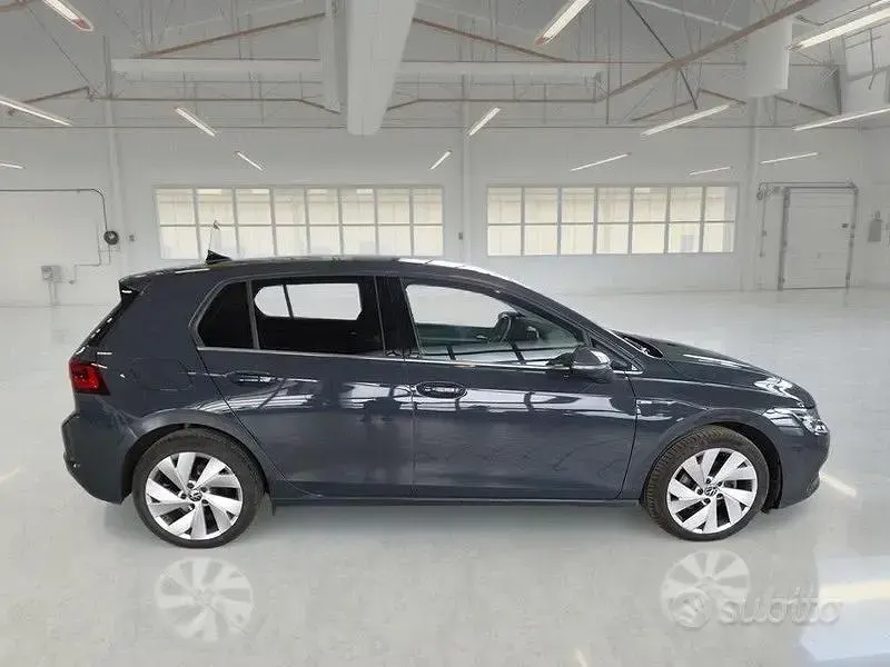 Usata VW Golf VIII Style 115 CV (84 kW) 2023 Grigio Berlina