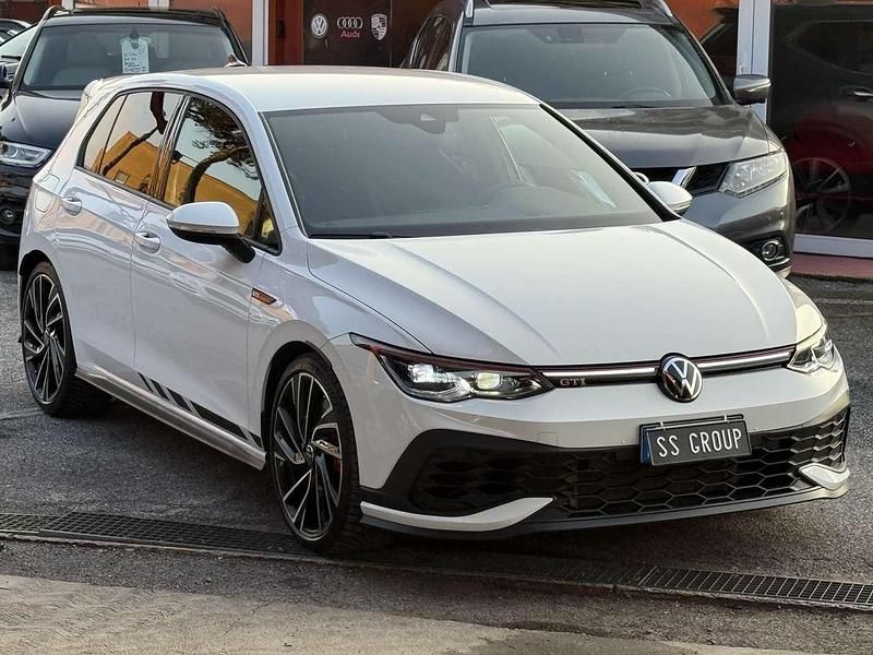 Bianco Usata 2022 VW Golf VIII CLUB Tre volumi | 32.500 € (Ottimo prezzo) - Immagine 1/4