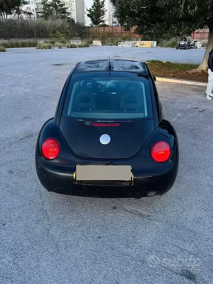 Usata VW New Beetle 90 CV (66 kW) 2000 Nero Utilitaria