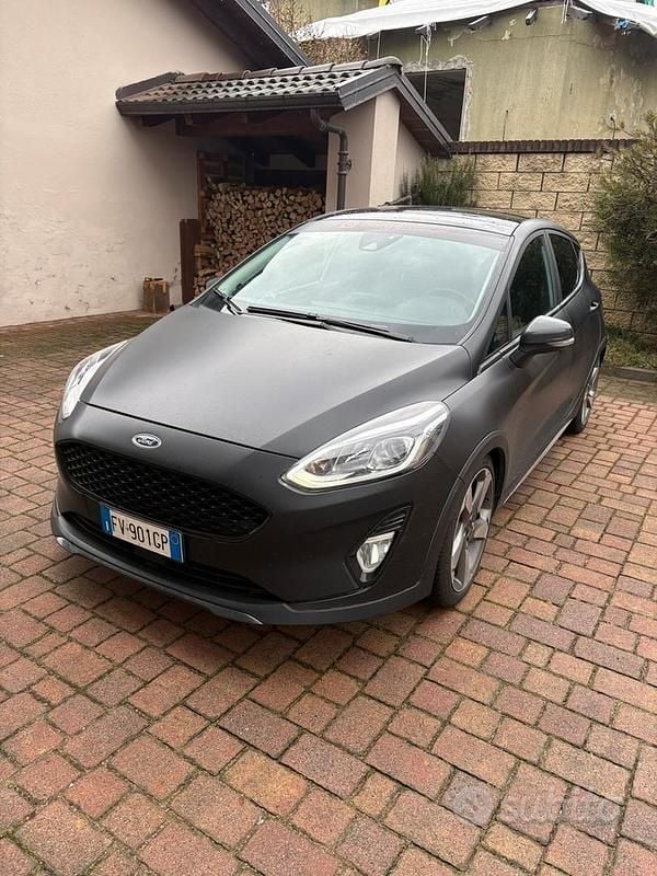 Usata Ford Fiesta Active 101 CV (74 kW) 2018 Nero Berlina