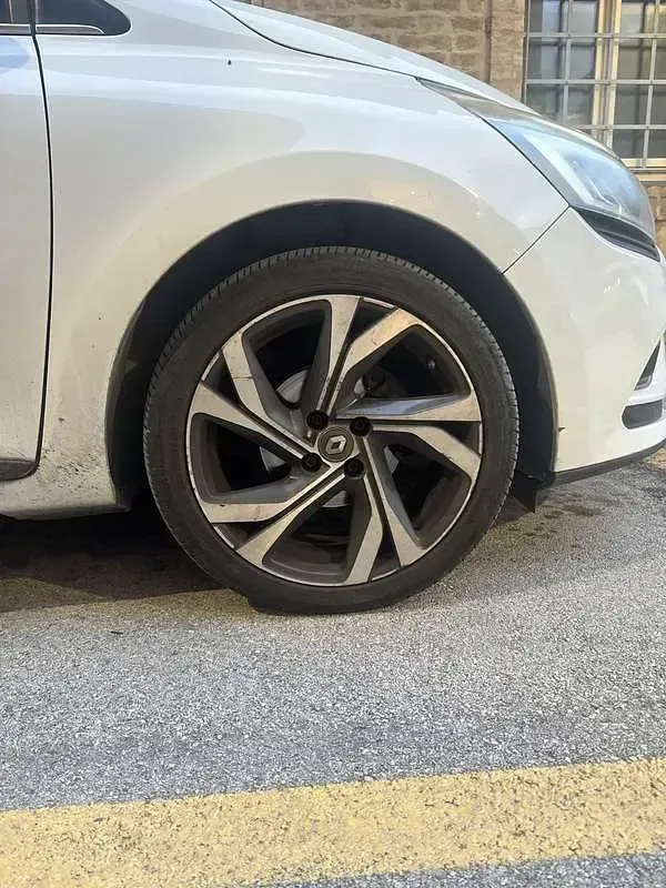 Usado Renault Clio IV 90 CV (66 kW) 2017 Blanco Berlina