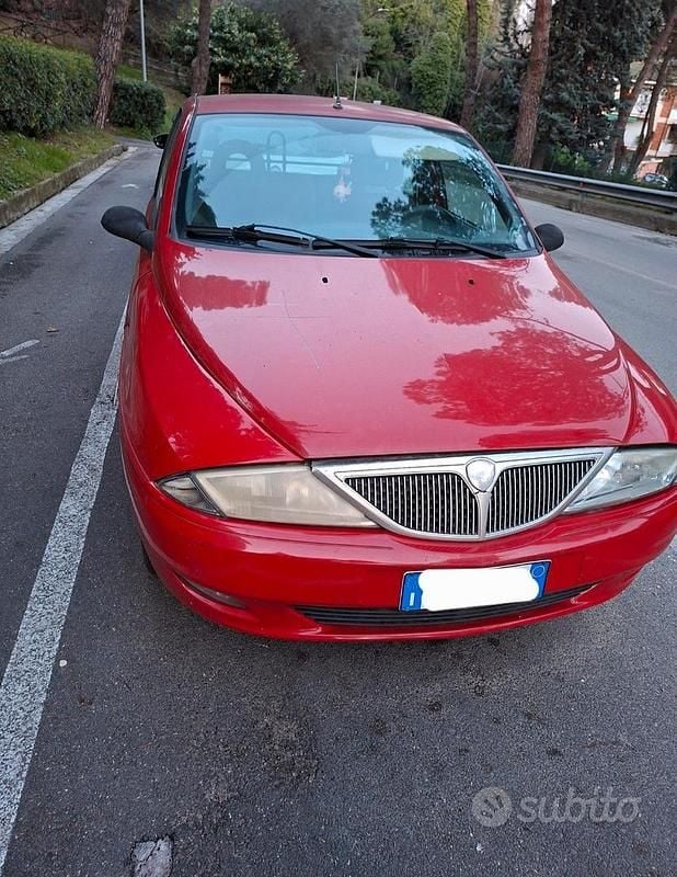 Usata Lancia Ypsilon 60 CV (44 kW) 2002 Rosso Utilitaria