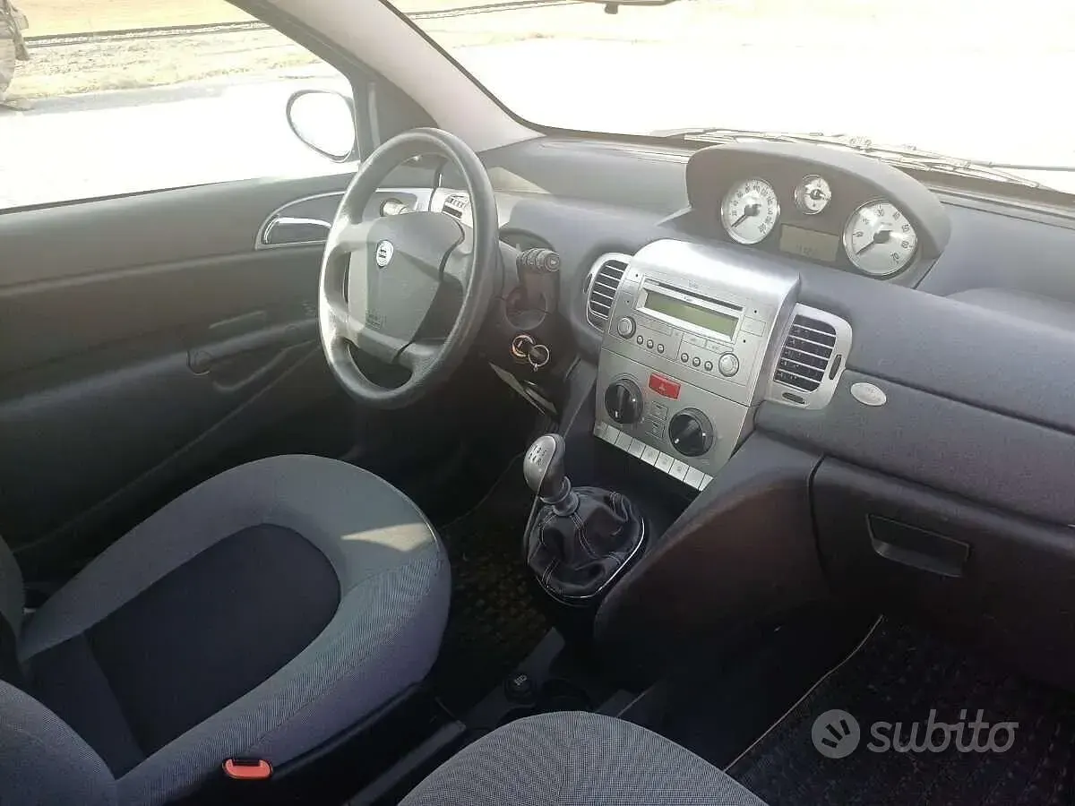 Usata Lancia Ypsilon 60 CV (44 kW) 2007 Nero Utilitaria