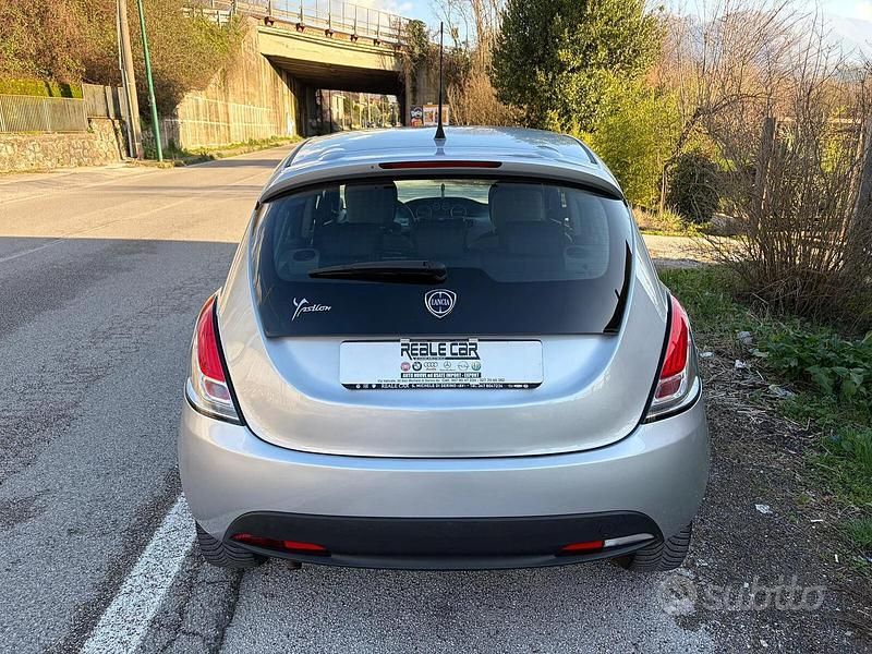 Usata Lancia Ypsilon Gold 69 CV (50 kW) 2013 Grigio Utilitaria