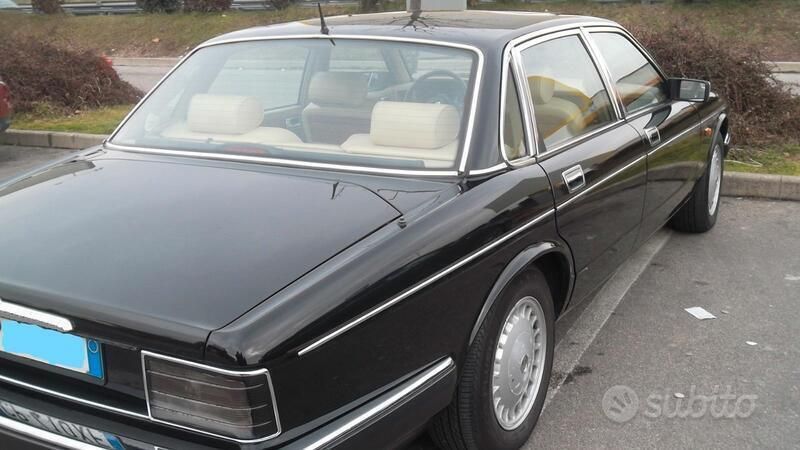 Usata Jaguar XJ 234 CV (172 kW) 1992 Nero Berlina