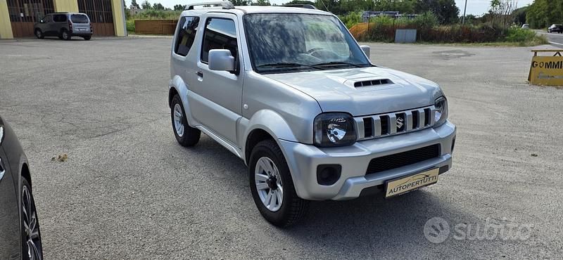Usata Suzuki Jimny 85 CV (62 kW) 2013 Grigio SUV