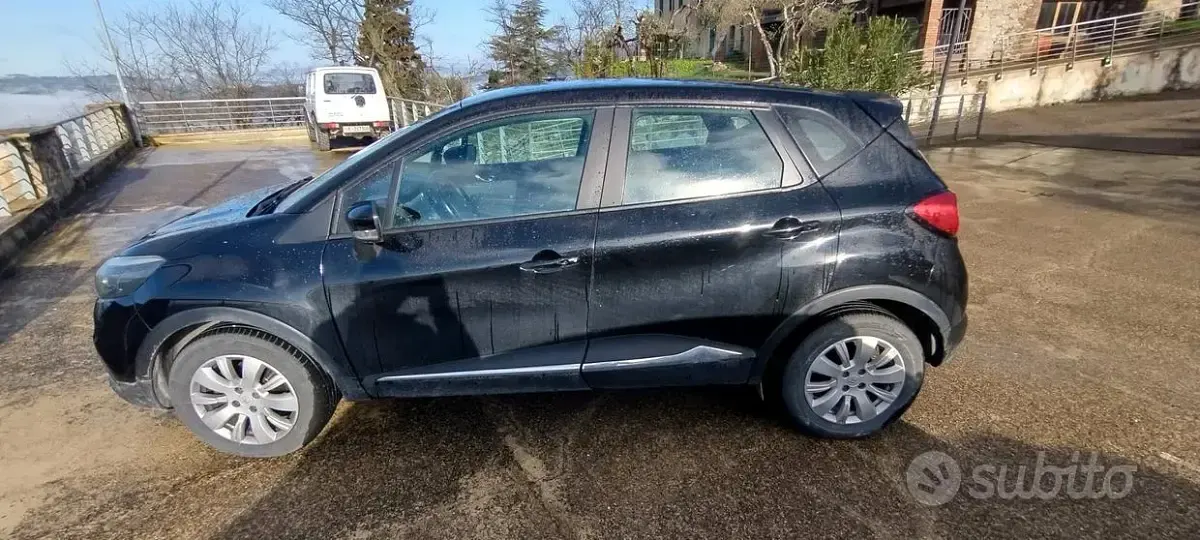 Usata Renault Captur 90 CV (66 kW) 2014 Nero SUV