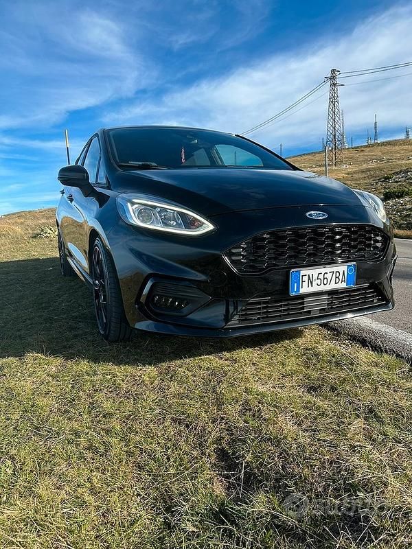 Usata Ford Fiesta ST-Line 85 CV (62 kW) 2017 Nero Utilitaria