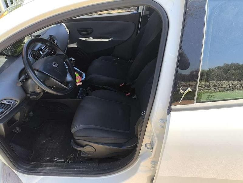 Usata Lancia Ypsilon 69 CV (50 kW) 2016 Utilitaria