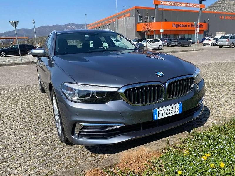 Usata BMW 520 Luxury Line 190 CV (139 kW) 2019 Grigio Station wagon