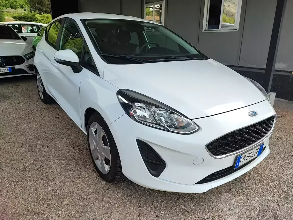 Begagnad Ford Fiesta Titanium 85 HK (62 kW) 2018 Vit Halvkombi