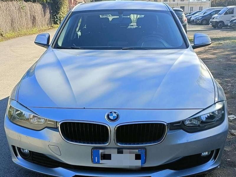 Usata BMW 318 Executive 143 CV (105 kW) 2015 Argento Berlina