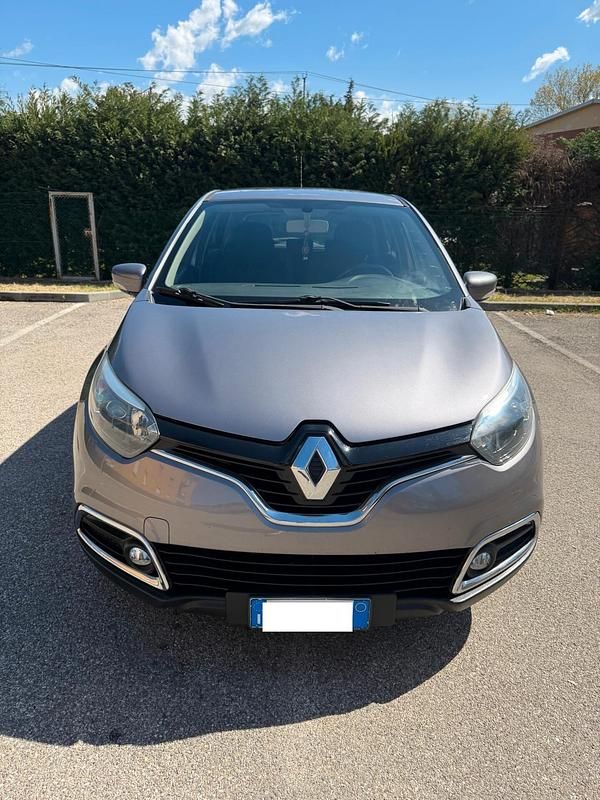 Usata Renault Captur 90 CV (66 kW) 2014 Grigio SUV