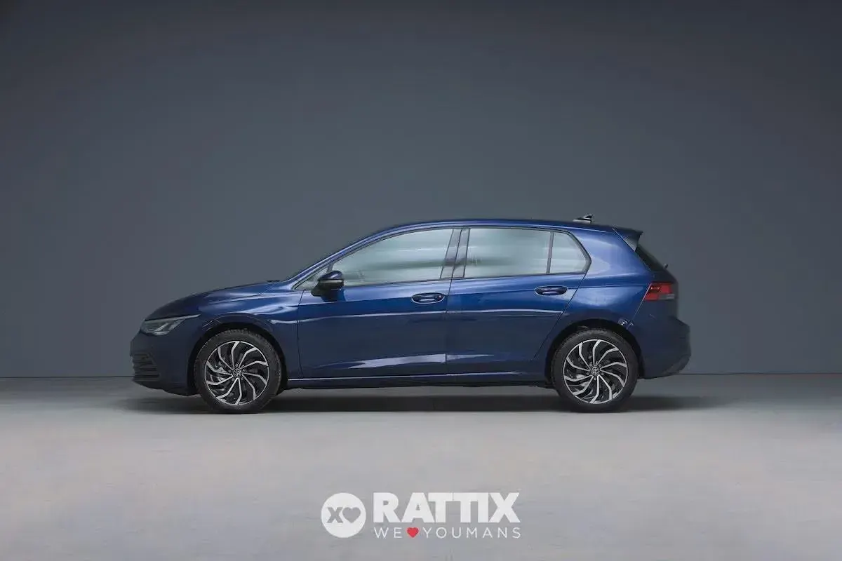 Usata VW Golf VIII Life 110 CV (80 kW) 2023 Blu Berlina