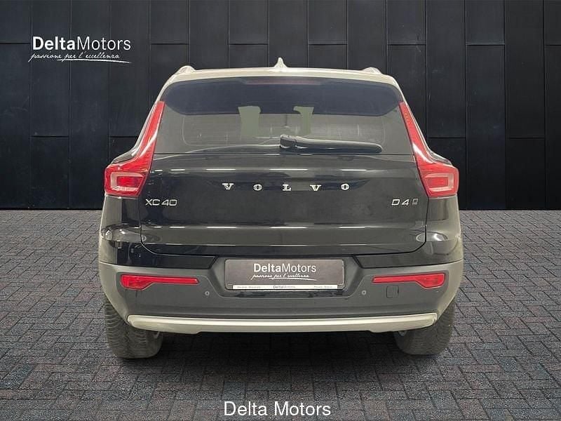 Usata Volvo XC40 Momentum 190 CV (139 kW) 2018 Nerazzurro metallizzato SUV