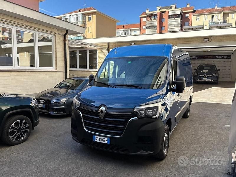 Usata Renault Master 135 CV (99 kW) 2023 Blu Monovolume