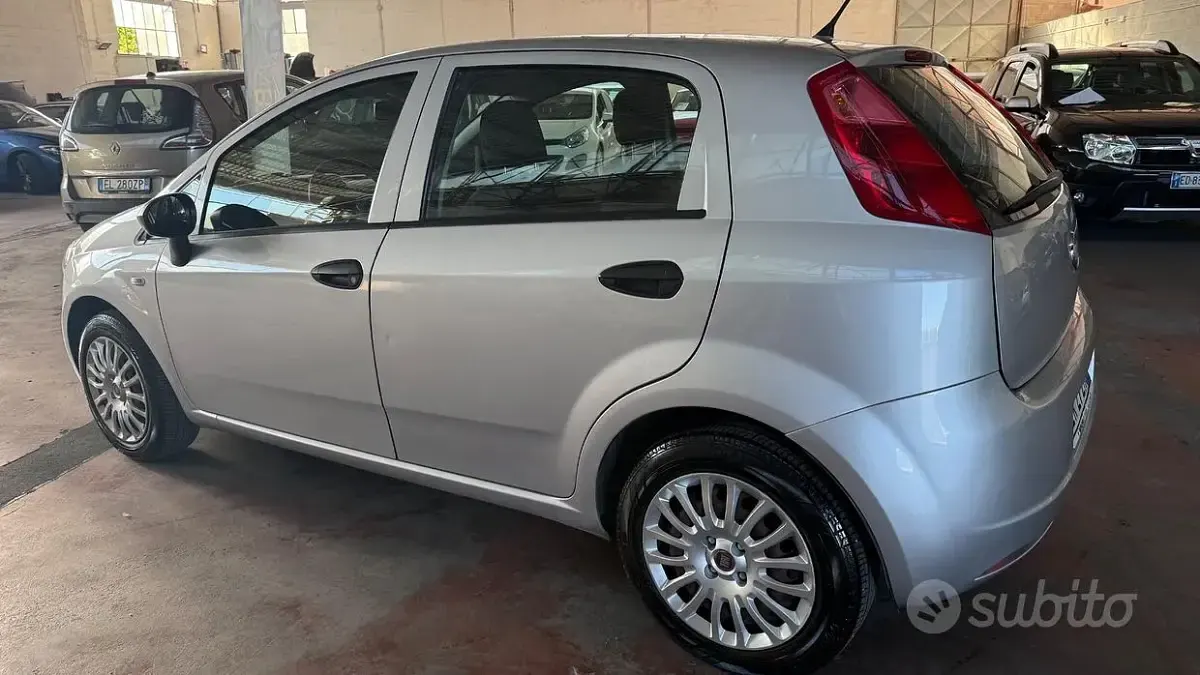 Usata Fiat Punto Active 60 CV (44 kW) 2011 Grigio Utilitaria