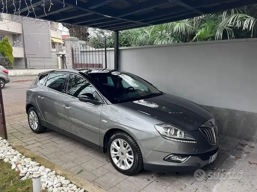 Usata Lancia Delta 120 CV (88 kW) 2009 Grigio Utilitaria