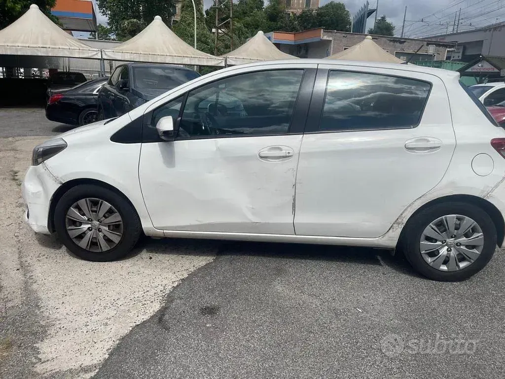 Begagnad Toyota Yaris Active 69 HK (50 kW) 2012 Vit Halvkombi