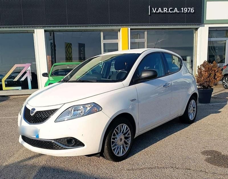 Bianco Usata 2017 Lancia Ypsilon Gold Due volumi | 7700 € (Buon prezzo) - Immagine 1/4