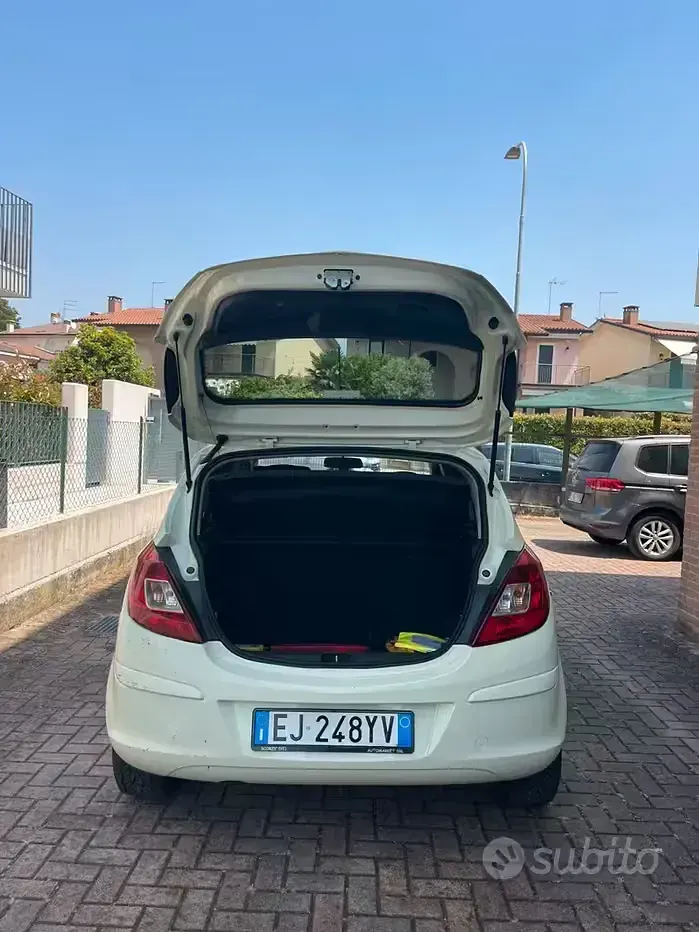 Usata Opel Corsa 86 CV (63 kW) 2012 Utilitaria