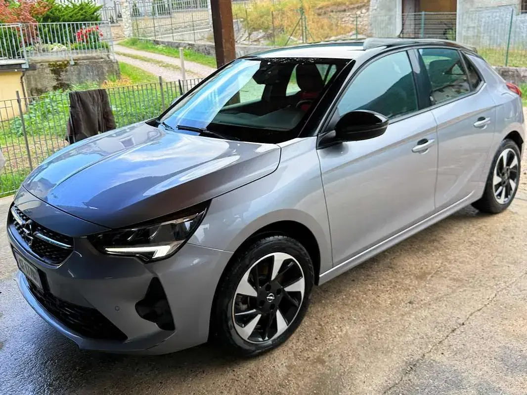 Usata Opel Corsa-e GS Line 100 kW (136 CV) 2021 Grigio Utilitaria