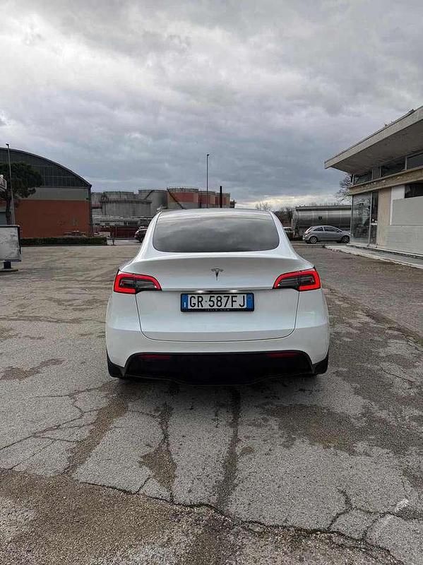 Usata Tesla Model Y Standard Range 378 kW (514 CV) 2023 Bianco SUV