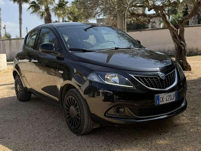 Usata Lancia Ypsilon Silver 69 CV (50 kW) 2022 Nero Utilitaria