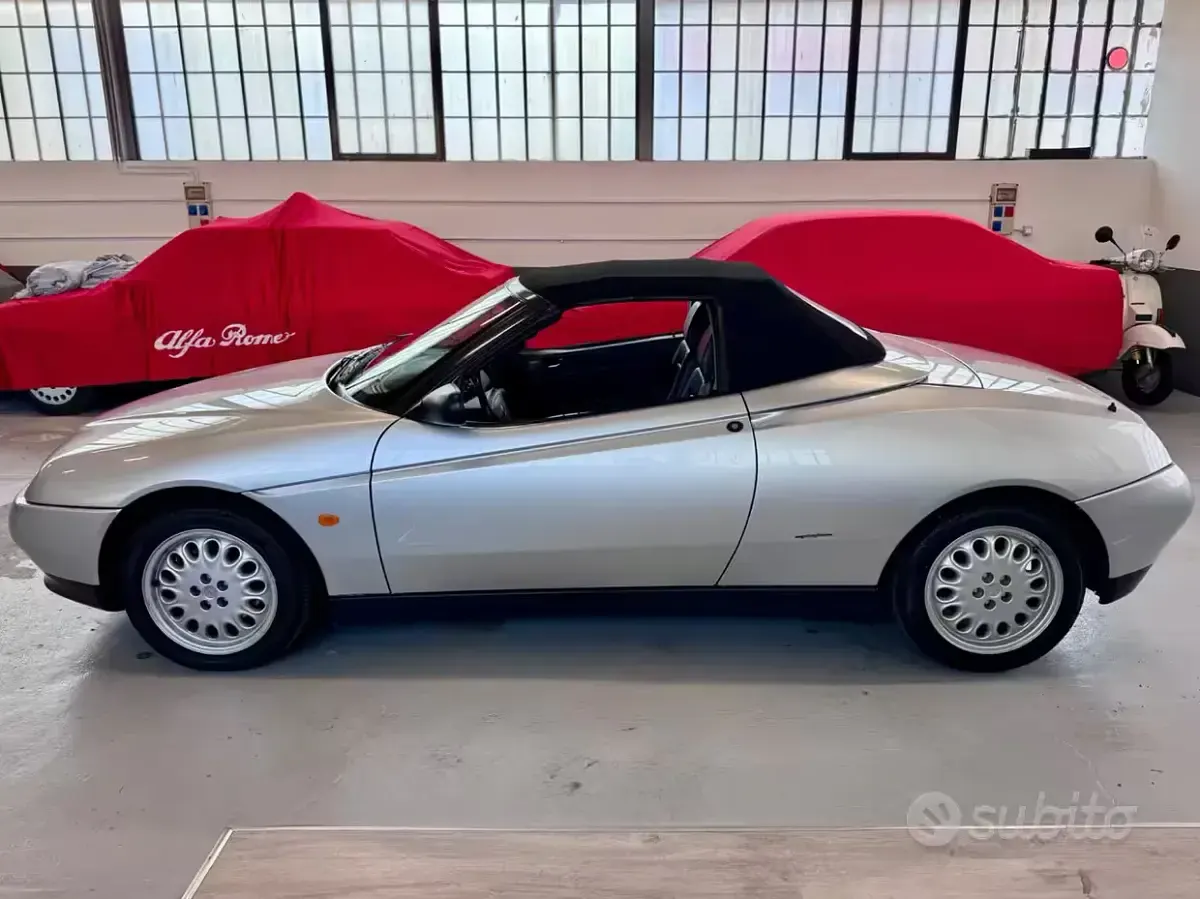 Usata Alfa Romeo Spider Lusso 150 CV (110 kW) 1996 Grigio Cabrio