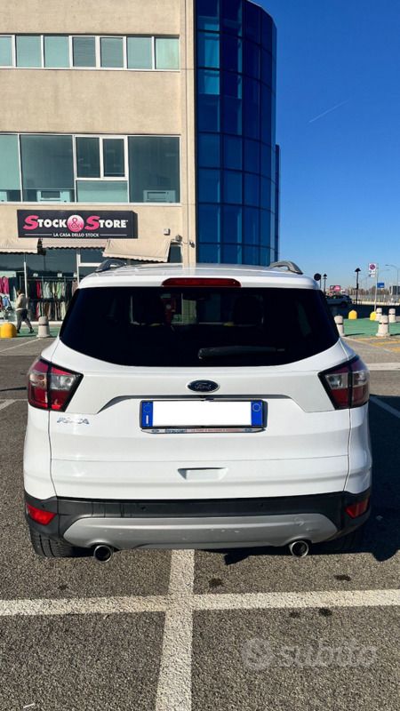Usata Ford Kuga 120 CV (88 kW) 2017 Bianco SUV