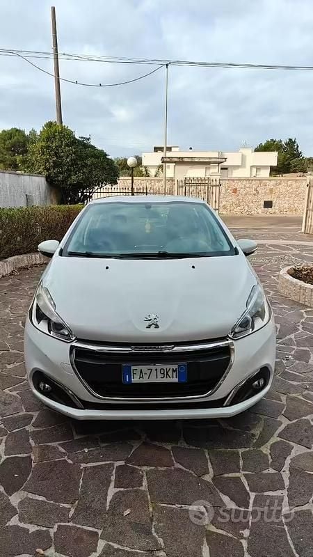 Usata Peugeot 208 82 CV (60 kW) 2015 Bianco Utilitaria