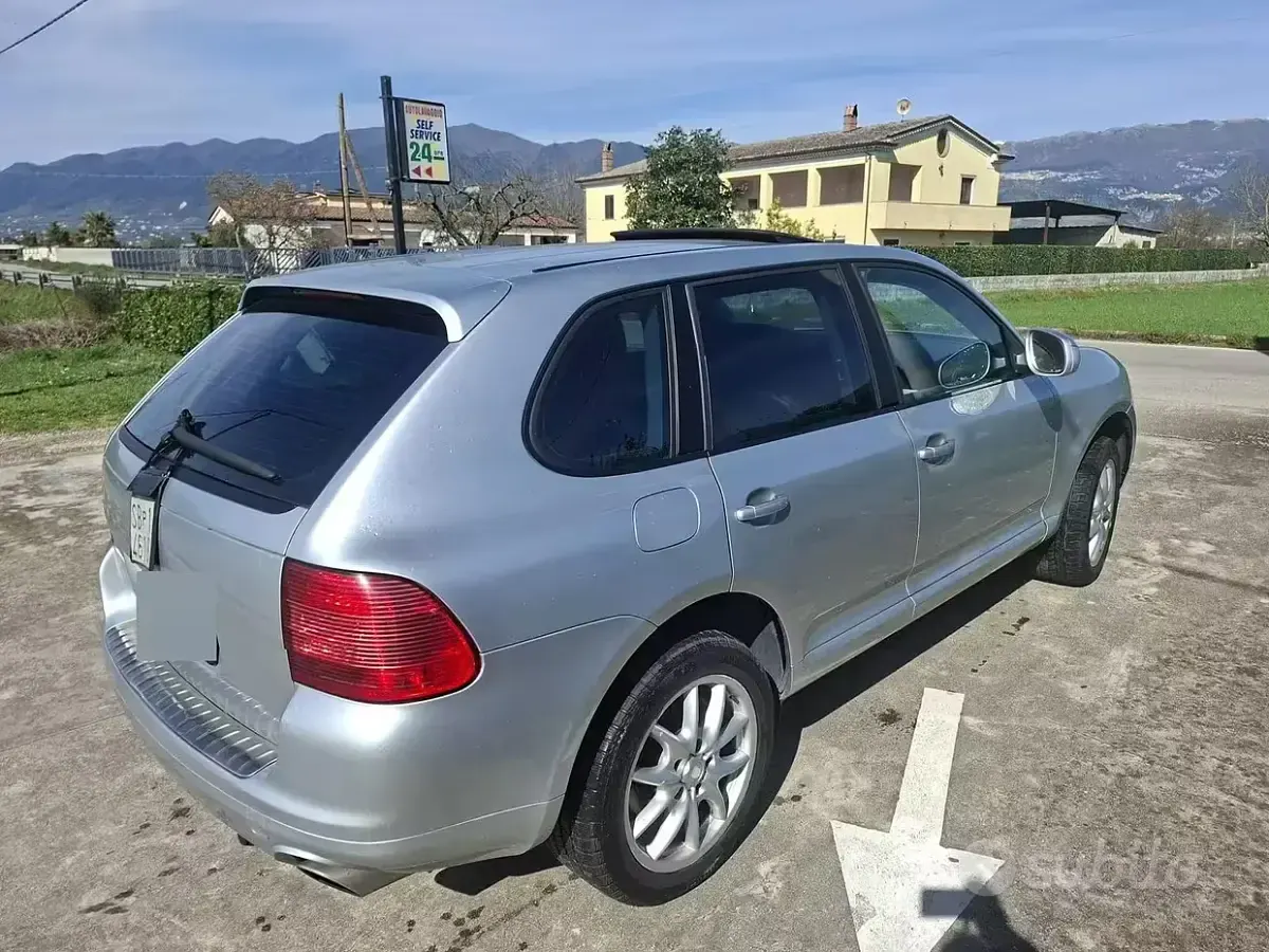 Usata Porsche Cayenne 250 CV (183 kW) 2005 Grigio SUV