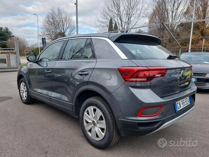 Usata VW T-Roc Life 110 CV (80 kW) 2022 Grigio SUV