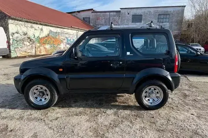 Usata Suzuki Jimny 85 CV (62 kW) 2007 Nero SUV