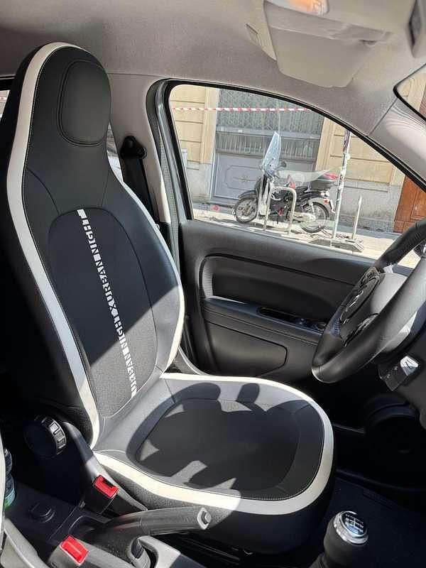 Grigio Usata 2022 Renault Twingo Urban Night Due volumi | 11.500 € (Buon prezzo) - Immagine 1/4