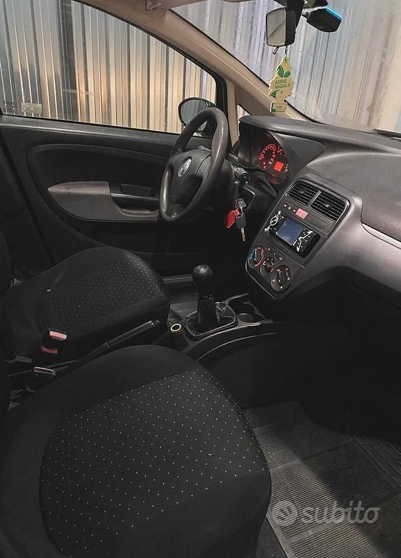 Usata Fiat Grande Punto Dynamic 75 CV (55 kW) 2005 Nero Utilitaria