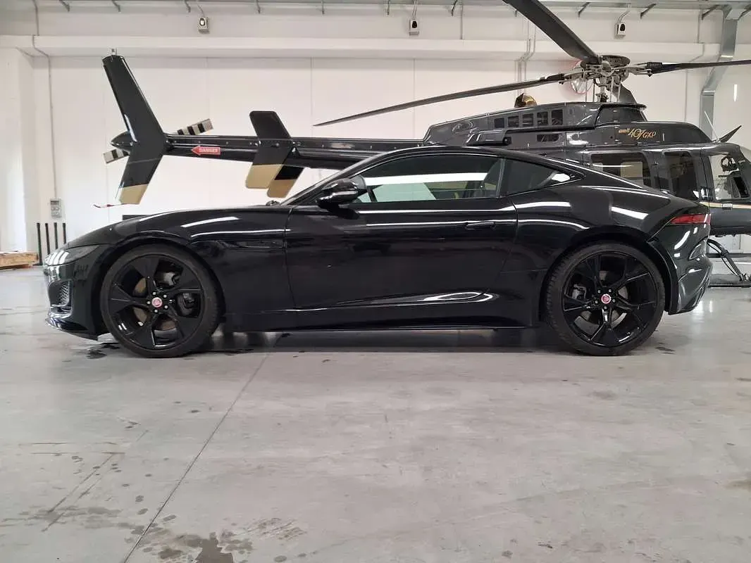 Usata Jaguar F-Type R-Dynamic 300 CV (220 kW) 2022 Nero Coupé