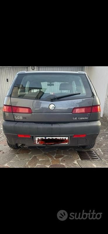 Usata Alfa Romeo 145 103 CV (75 kW) 1999 Grigio Utilitaria