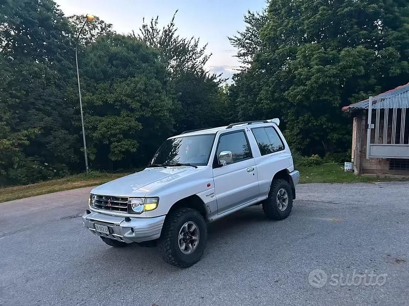 Usata Mitsubishi Pajero 100 CV (73 kW) 2000 Bianco SUV