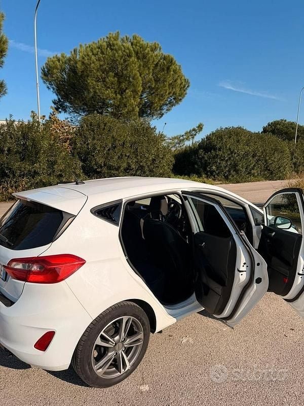 Usata Ford Fiesta Titanium 95 CV (69 kW) 2017 Bianco Berlina