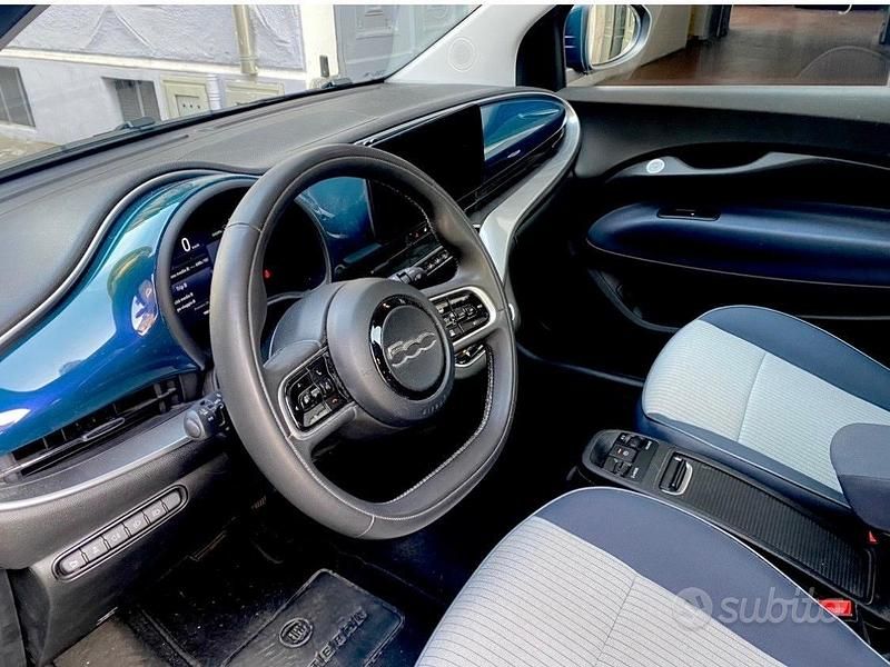 Usata Fiat 500e La Prima 86 kW (118 CV) 2021 Blu Berlina
