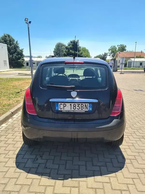 Usata Lancia Ypsilon 80 CV (58 kW) 2004 Utilitaria