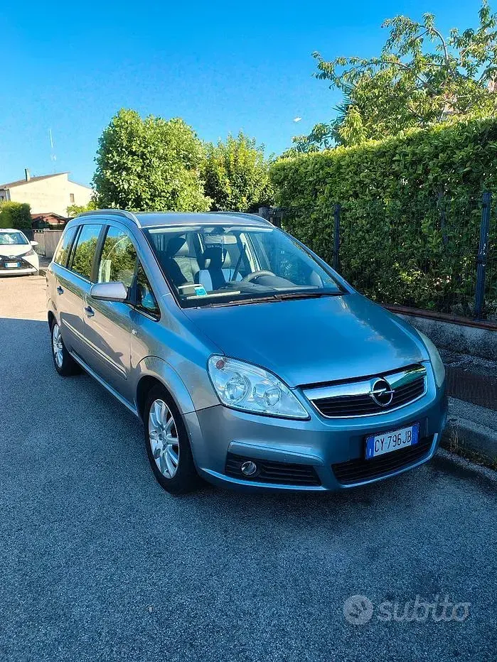 Usata Opel Zafira 140 CV (102 kW) 2006 Bluazzurro Monovolume