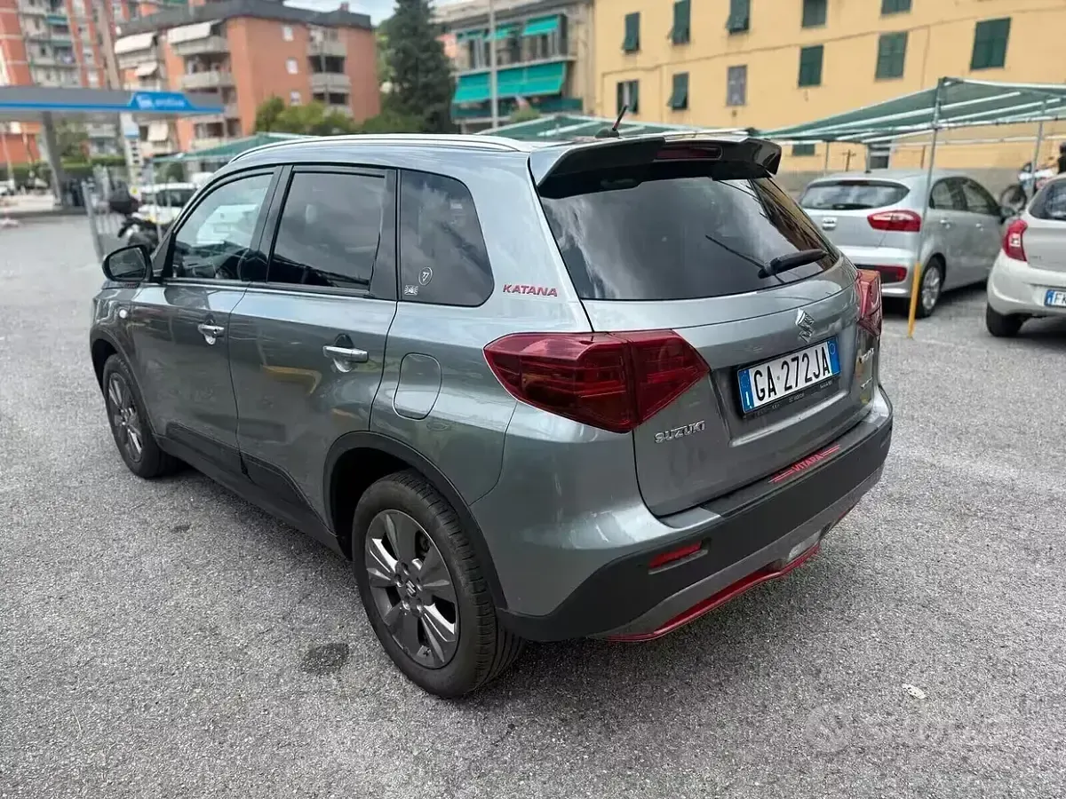 Usata Suzuki Vitara 111 CV (81 kW) 2020 Grigio SUV