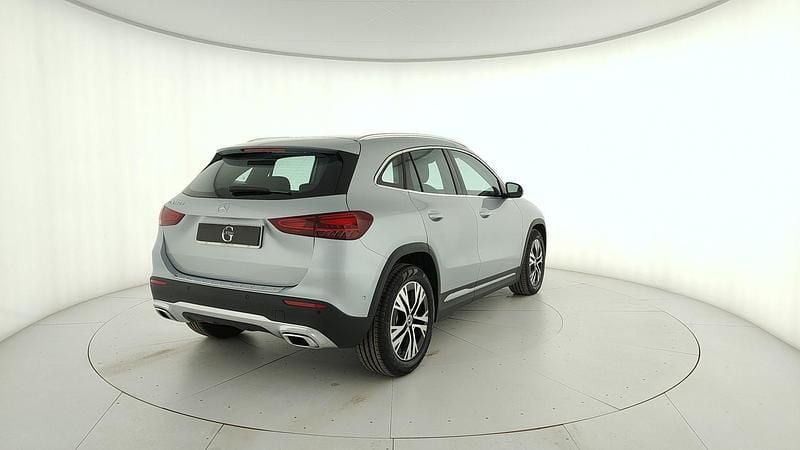 Usado Mercedes GLA180 Advanced 116 CV (85 kW) 2025 Gris SUV