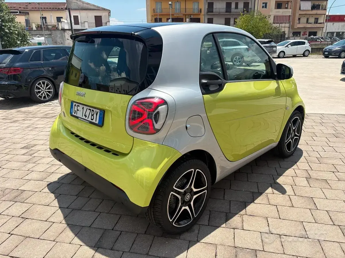 Usata Smart ForTwo Coupé 41 kW (56 CV) 2021 Verde Utilitaria