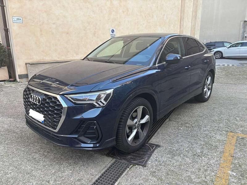 Blu/azzurro Usata 2020 Audi Q3 S-Line SUV | 35.000 € (Buon prezzo) - Immagine 1/4