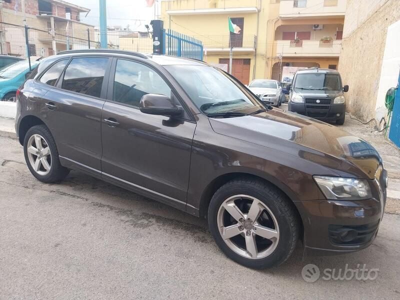 Marrone Usata 2011 Audi Q5 Exclusive SUV | 8999 € (Super prezzo) - Immagine 1/4